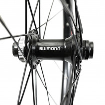 Roue vtt 27.5" maxx 25 freeride disc centerlock avant noir Shimano mt400 (tubeless et tubetype)  pour axe traversant 15-100