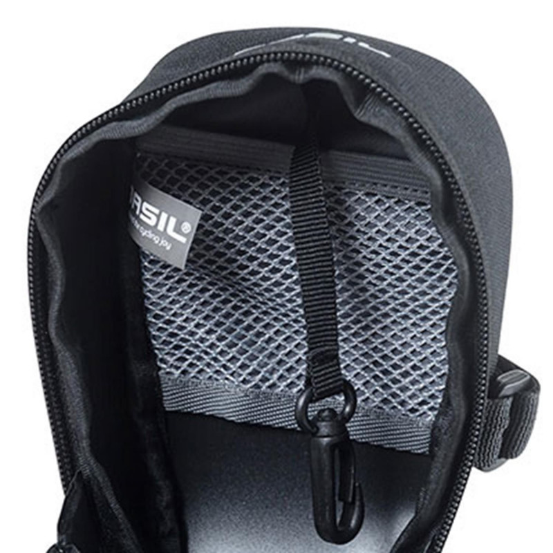 SACOCHE DE SELLE VELO BASIL MADA 1L NOIR FIXATION SANGLES SUR CHARIOT DE SELLE AVEC SOUFFLET
