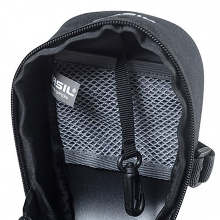 SACOCHE DE SELLE VELO BASIL MADA 1L NOIR FIXATION SANGLES SUR CHARIOT DE SELLE AVEC SOUFFLET