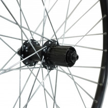Roue vtc 700x35 arriere kargo vae-e-bike alu noire double paroi moyeu Shimano tx500 cassette 9-8v. (renforce)