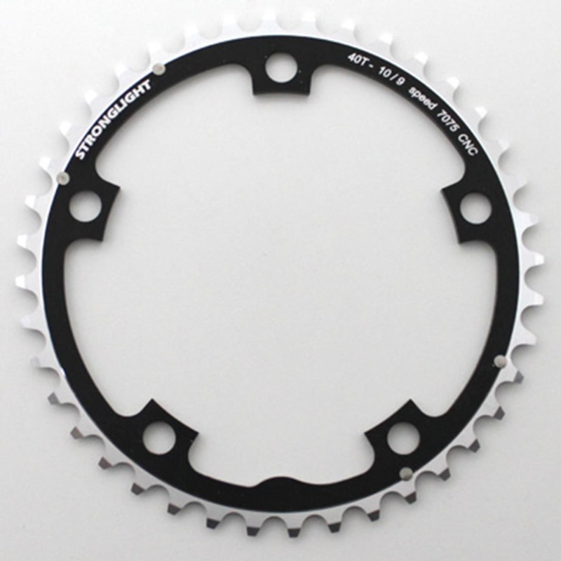 PLATEAU ROUTE 5BRA D.130 STRONGLIGHT 40DTS TRIPLE MILIEU NOIR ALU 7075 TYPE SHIMANO 9-10V.